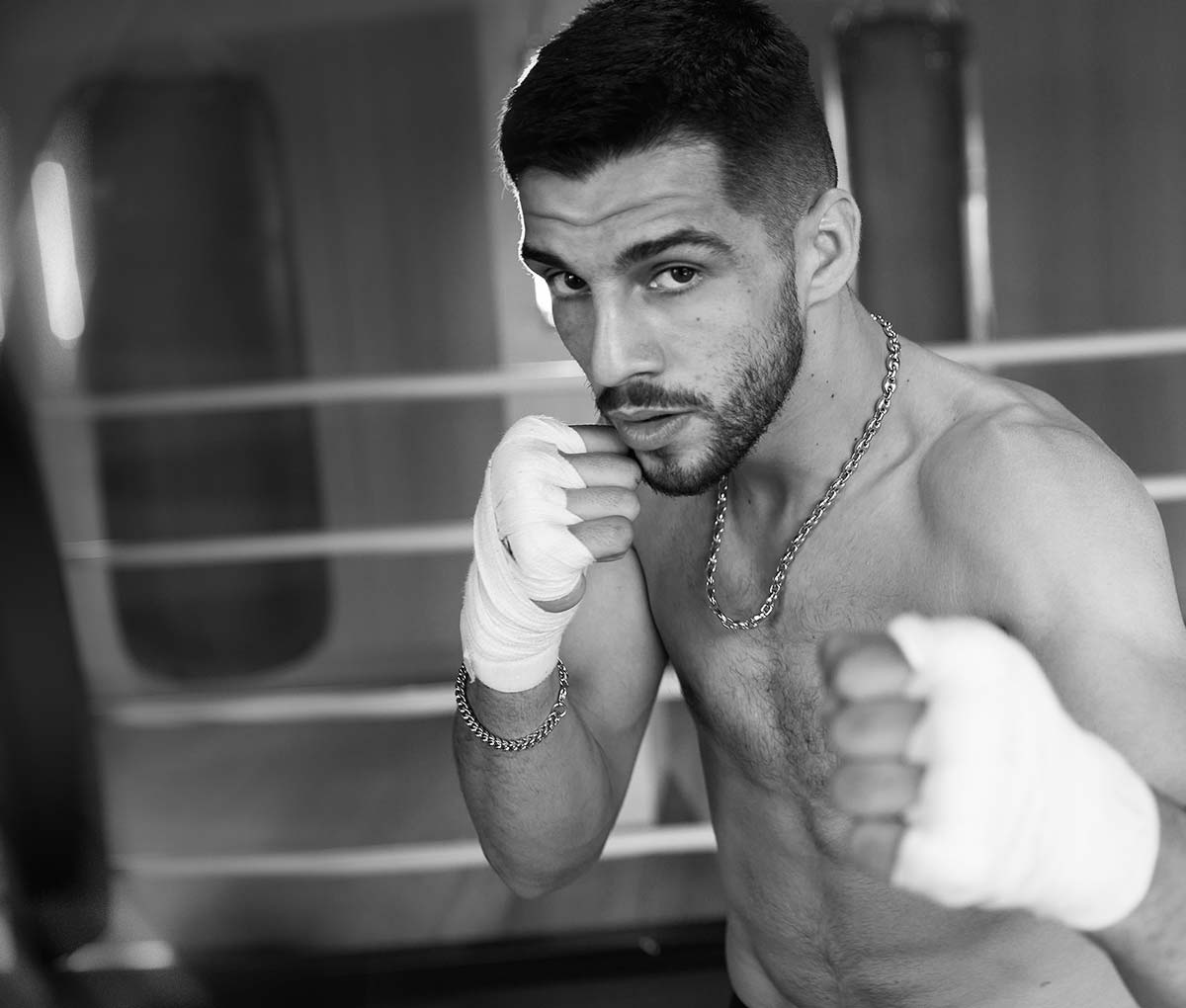 Asael affirme son style avec PHEBUS