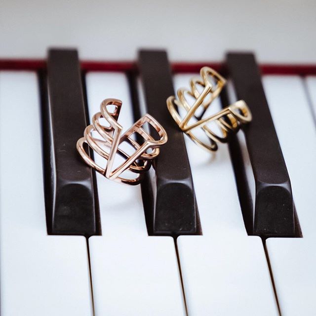 “ Aimer c’est comme jouer du piano; on suit d’abord les règles, ensuite on suit son cœur. ” 👉🏻 www.phebusandco.com